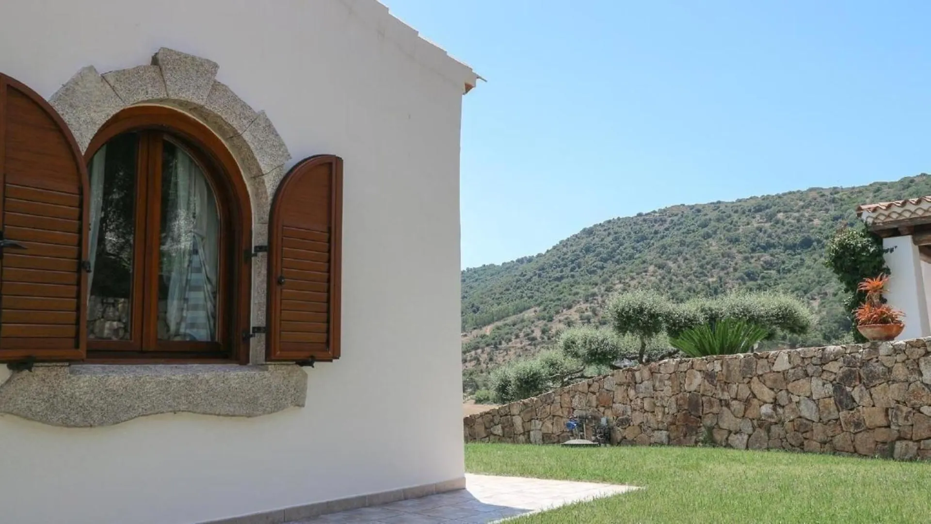 Nette Wohnung In Budoni Mit Gemeinschaftlichem Pool, Grill Und Terrasse Und Meerblick Tanaunella 0*,